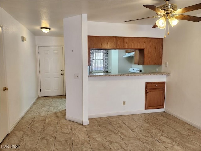 kitchen featuring kitchen peninsula and ceiling fan