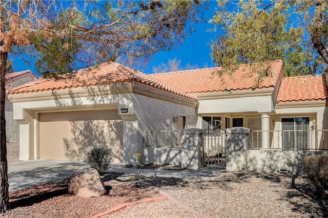 view of front facade featuring a garage