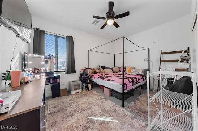 bedroom with ceiling fan