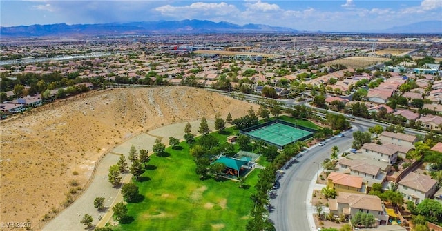 birds eye view of property featuring a mountain view