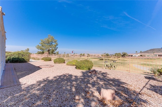 view of yard featuring a rural view