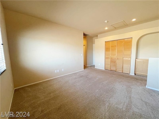 unfurnished bedroom with carpet flooring, a closet, baseboards, and recessed lighting
