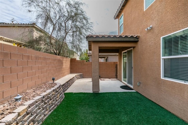 view of yard with a patio area