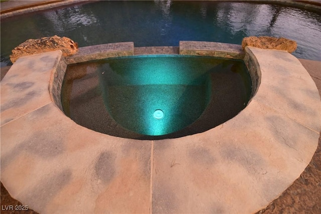 details featuring a pool with hot tub