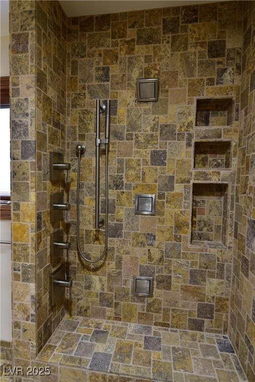 bathroom featuring a tile shower