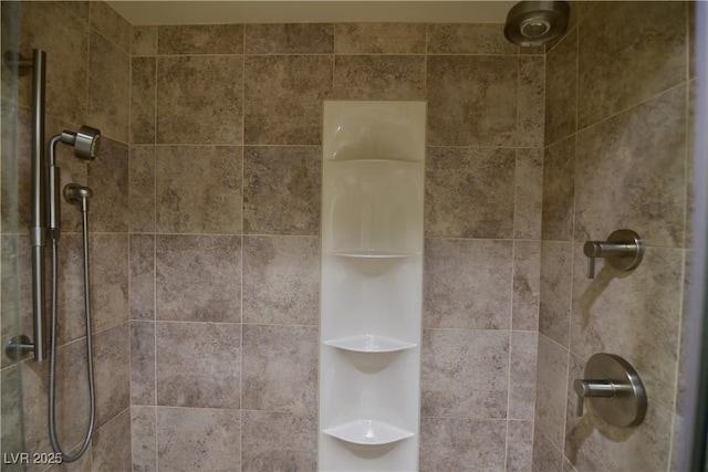 room details featuring tiled shower