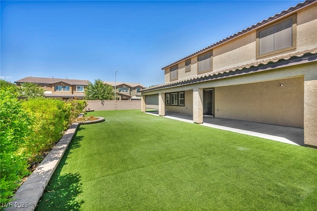 view of yard featuring a patio