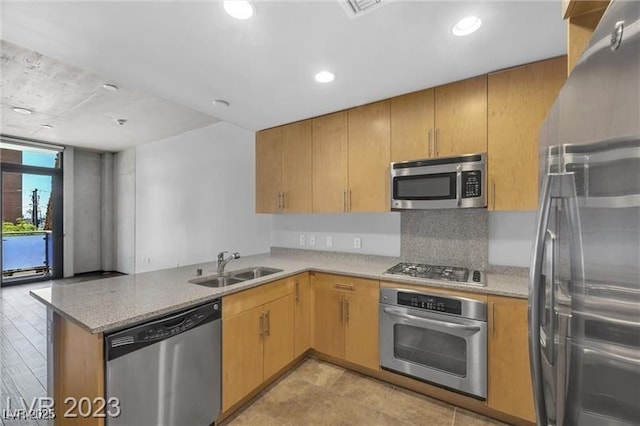 kitchen with stainless steel appliances, sink, decorative backsplash, and kitchen peninsula