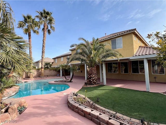 view of swimming pool with a patio and a lawn