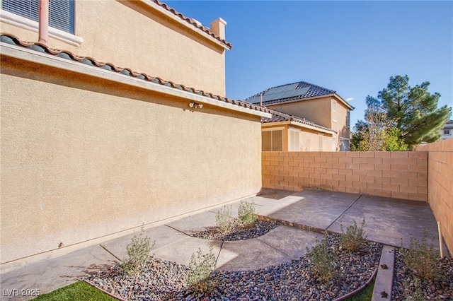 view of yard featuring a patio area