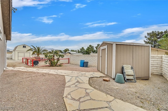 view of yard featuring a storage unit