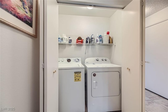 laundry room featuring light tile patterned floors and independent washer and dryer