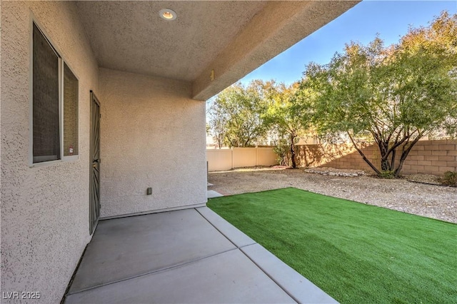 view of yard with a patio