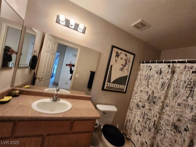 bathroom featuring a shower with curtain, vanity, and toilet