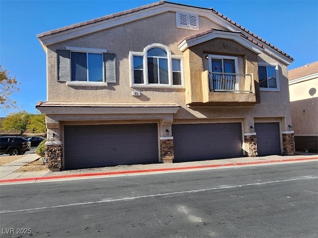 view of front facade featuring a garage