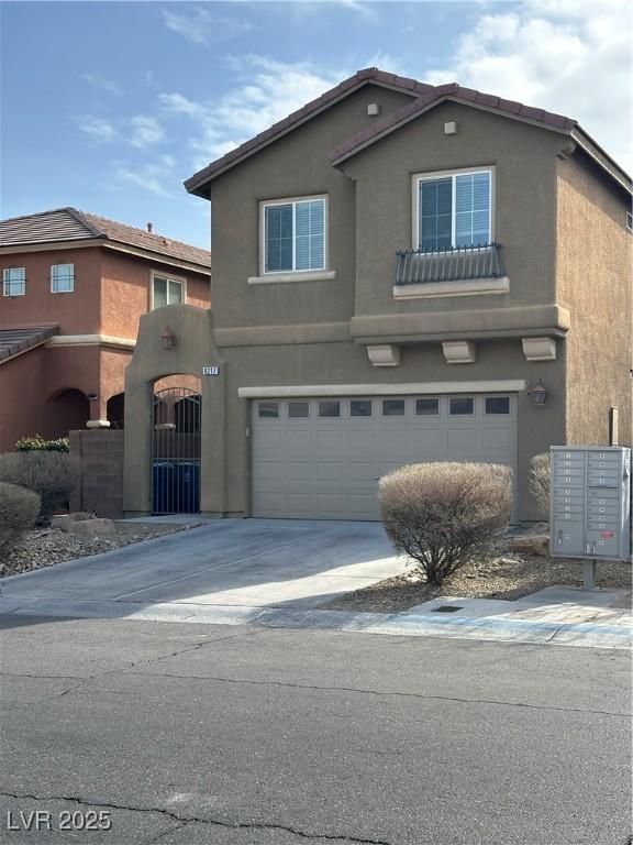 view of front property featuring a garage