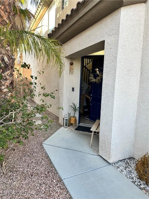 property entrance featuring a patio