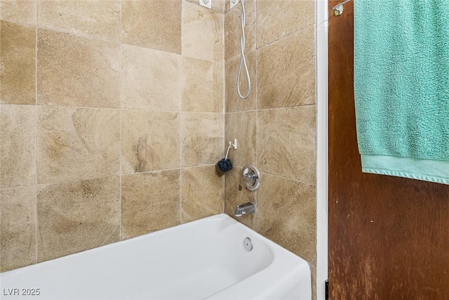 room details featuring tiled shower / bath