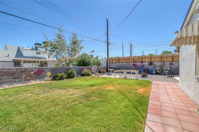 view of yard featuring an outdoor fire pit