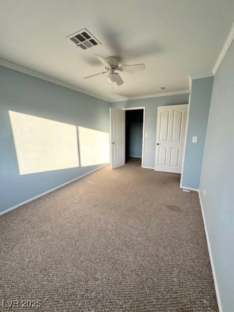 carpeted spare room featuring crown molding and ceiling fan