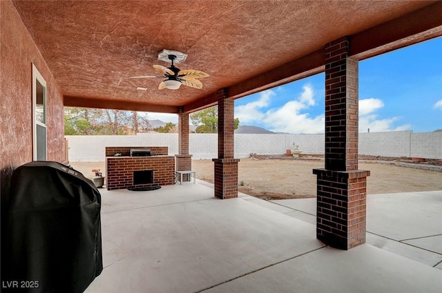 view of patio featuring area for grilling, ceiling fan, and an outdoor kitchen