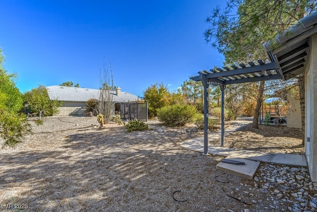 view of yard featuring a pergola