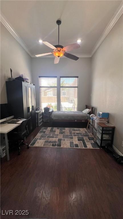 bedroom featuring crown molding, dark hardwood / wood-style floors, and ceiling fan