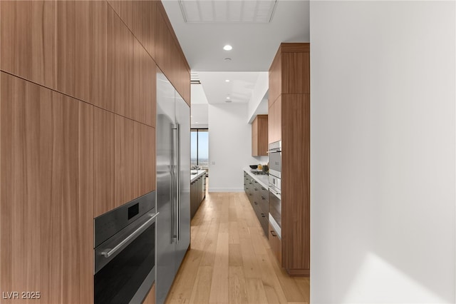 kitchen featuring recessed lighting, stainless steel appliances, visible vents, light wood-style floors, and modern cabinets