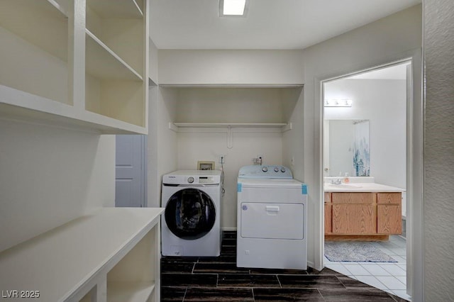 laundry room with sink and washing machine and dryer