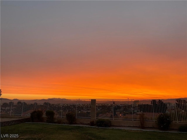 view of yard at dusk