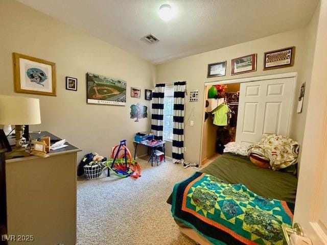 bedroom with carpet flooring