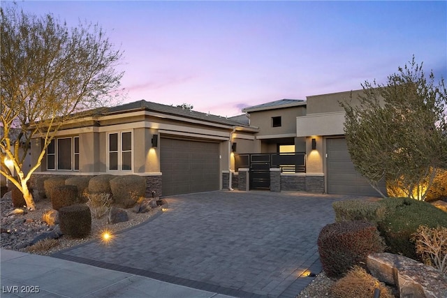 view of front facade featuring a garage