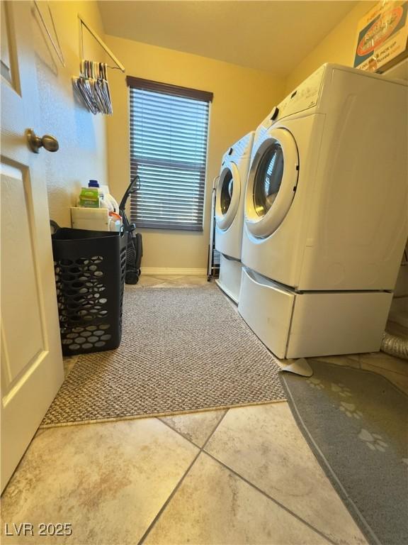 laundry room with tile patterned flooring and washing machine and dryer