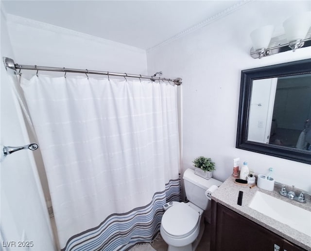 bathroom with a shower with curtain, vanity, and toilet