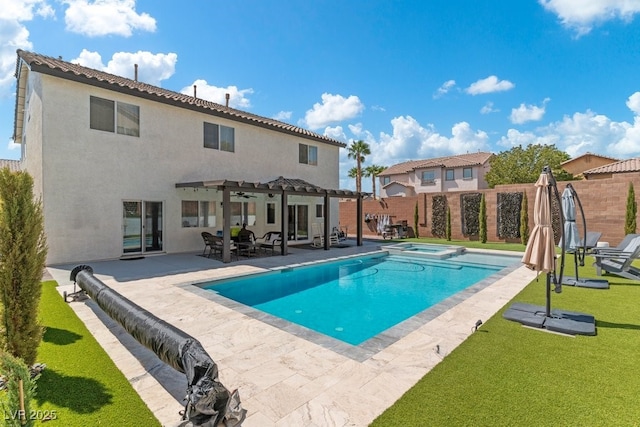 view of swimming pool featuring an in ground hot tub, a yard, a patio area, and a pergola