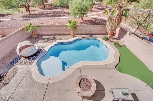 view of swimming pool featuring a patio