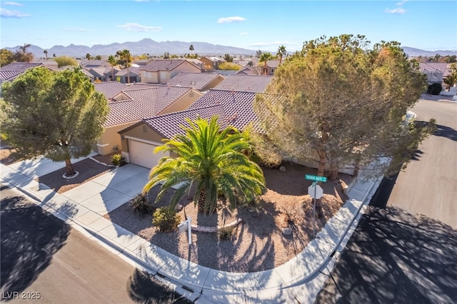 birds eye view of property featuring a mountain view