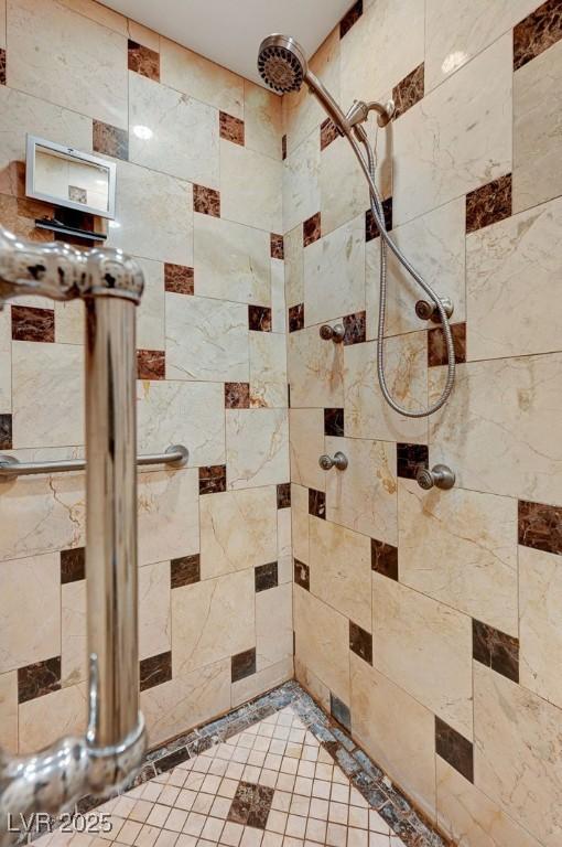 bathroom featuring tiled shower