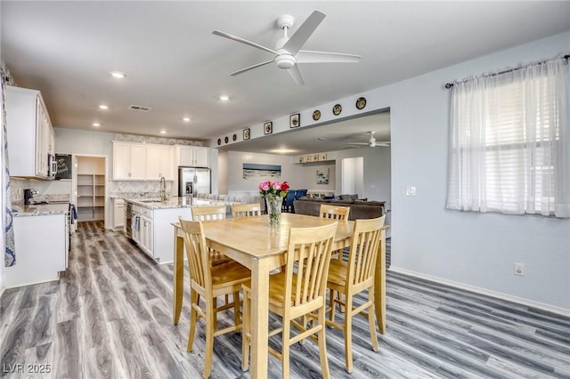 dining room with recessed lighting, visible vents, light wood-style flooring, and ceiling fan