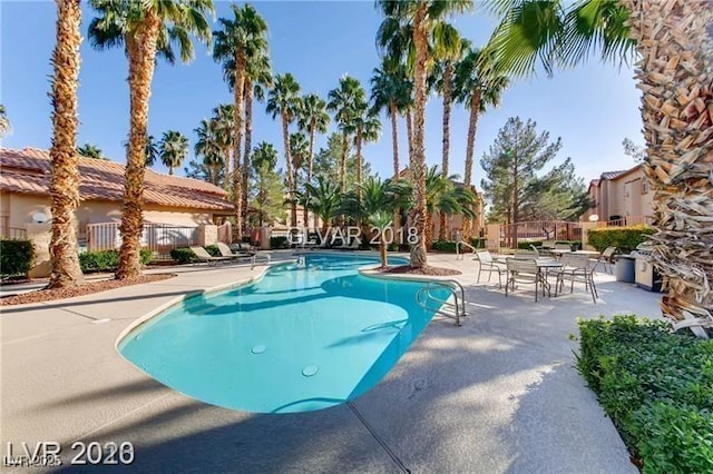 view of swimming pool featuring a patio