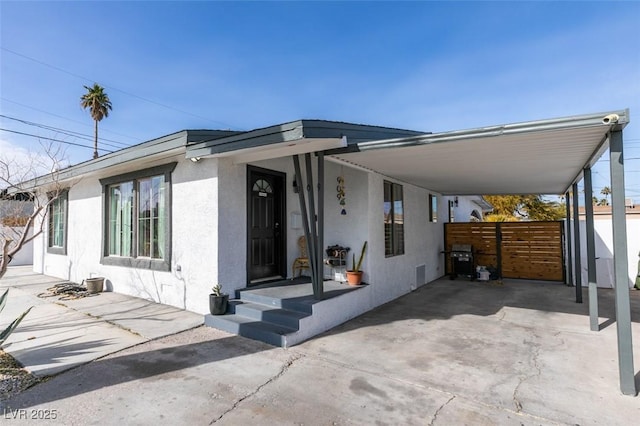 view of front of property featuring a carport