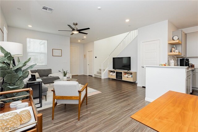 living room with dark wood-type flooring and ceiling fan