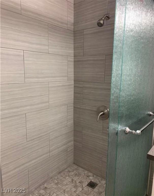 6250 W Flamingo Rd Unit 88, Las Vegas, NV 89103 - bathroom featuring an enclosed shower