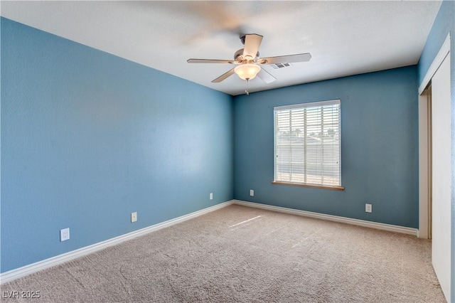 carpeted empty room featuring ceiling fan