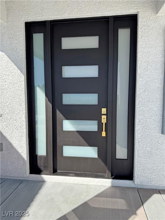 entrance to property with stucco siding