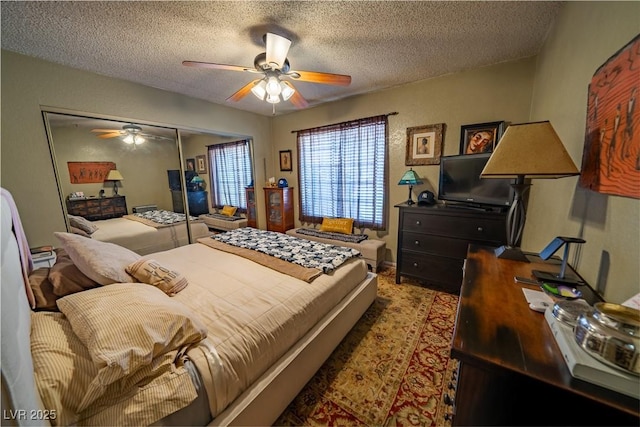 bedroom featuring ceiling fan, a textured ceiling, and a closet