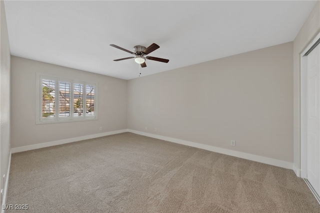 carpeted empty room featuring ceiling fan