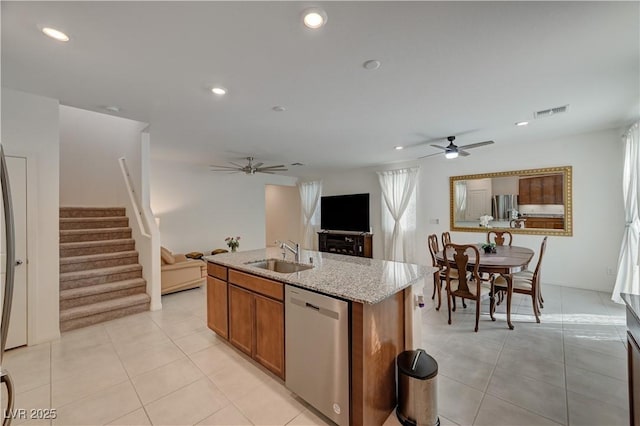 kitchen with an island with sink, sink, stainless steel dishwasher, and ceiling fan