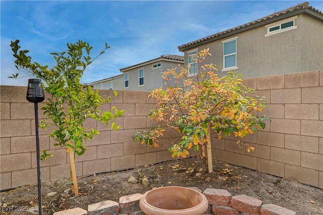 view of yard featuring an outdoor fire pit