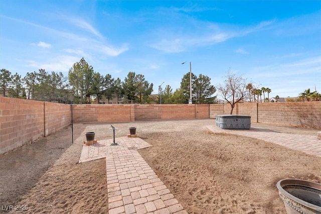 view of yard featuring a hot tub